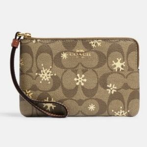 New Coach Signature Snowflake Corner-Zip Wristlet, Style # CF286, Christmas Gift